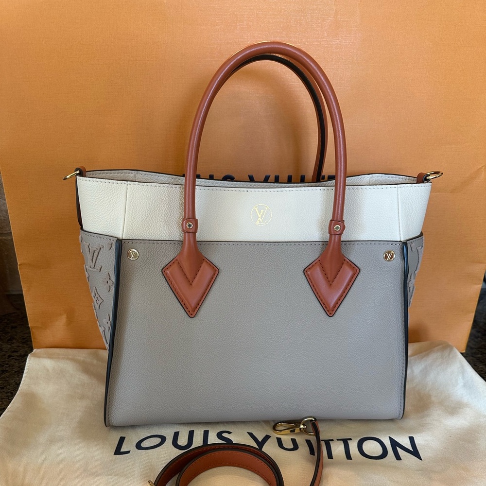 Like New Louis Vuitton “on my side” MM Galet Grey - Picture 4 of 10